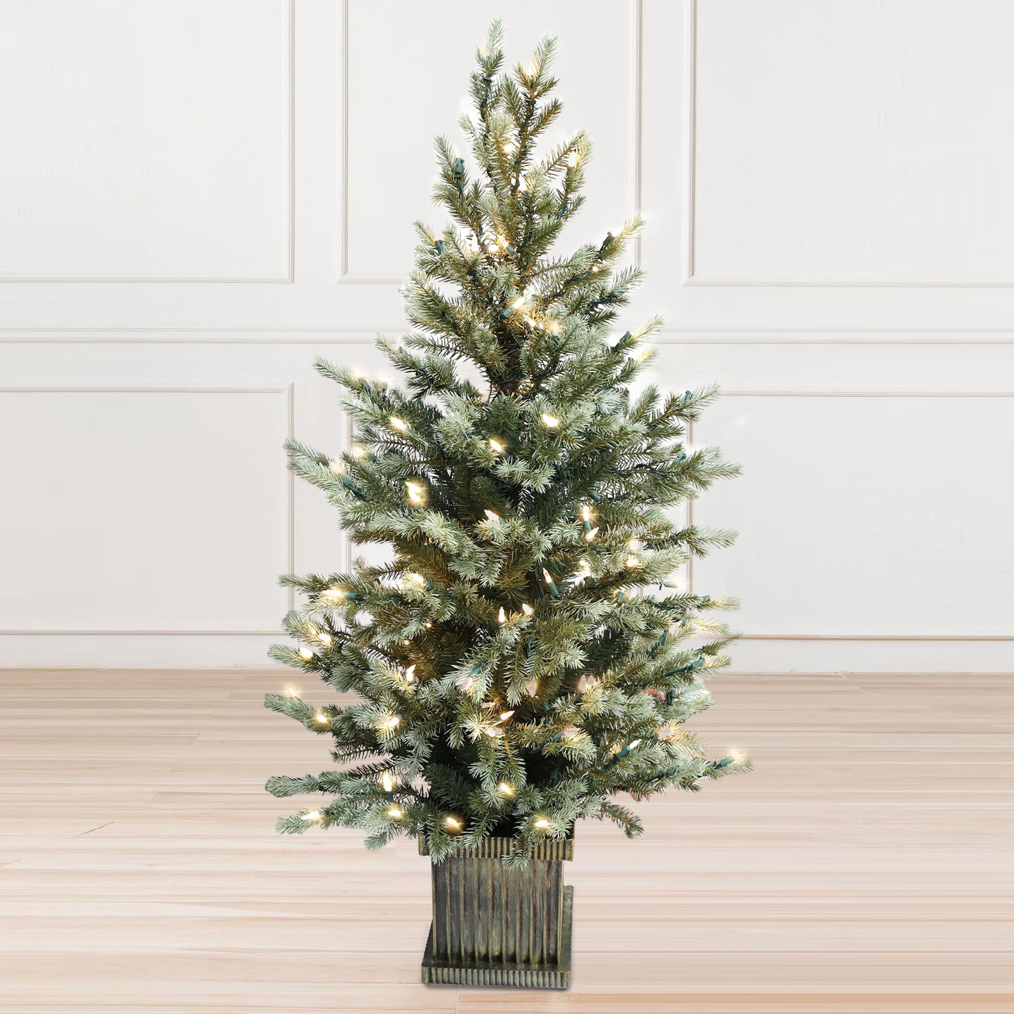 Pre-Lit Potted Pine Christmas Tree, 4 ft (S48FW27-162T-174LED)