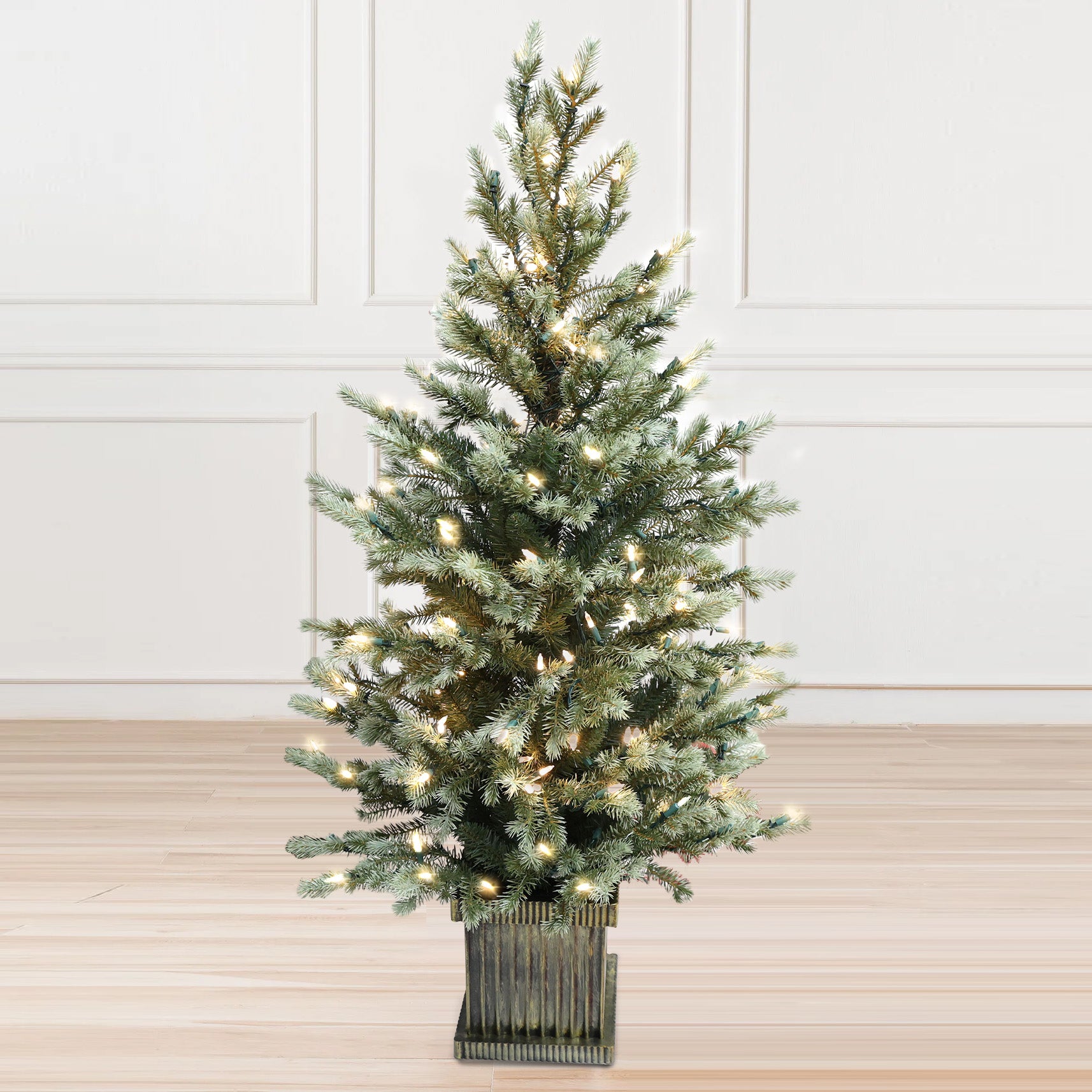 Pre-Lit Potted Pine Christmas Tree, 4 ft (S48FW27-162T-174LED)