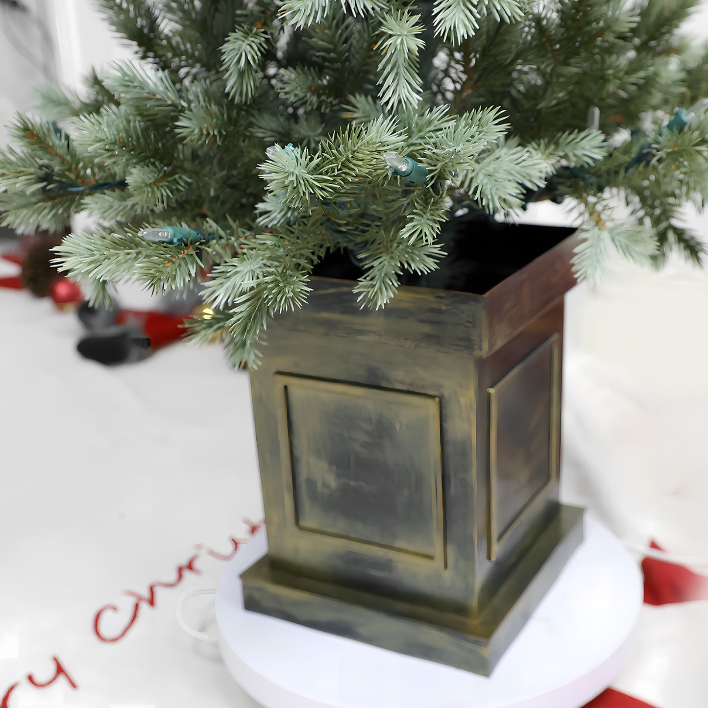 Pre-Lit Potted Pine Christmas Tree, 4 ft (S48FW23-138T-174LED)