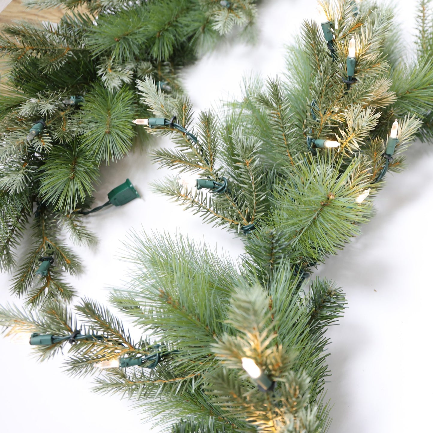 Pre-Lit Warm White LEDs Garland (G108FW12-169T-72LED )