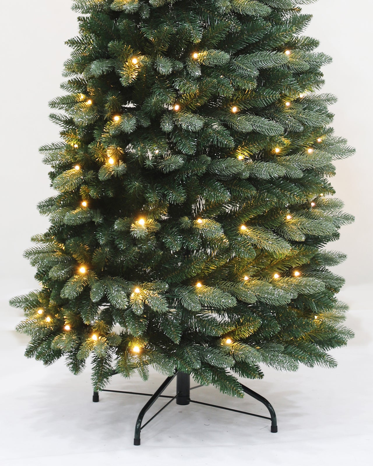 Pre-lit Christmas Greenery Tree 6FT – Sprayed Dots Fir – B72FW33-680TW-140LED