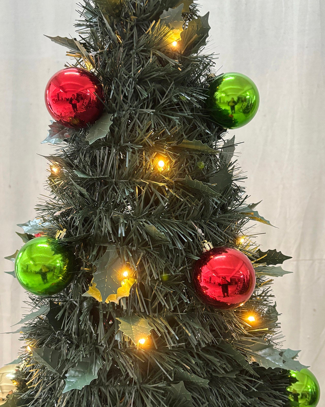 Pre-lit Tinsel with Decorative Baubles – Folding Christmas Tree 6FT – Q48660AL/RGN