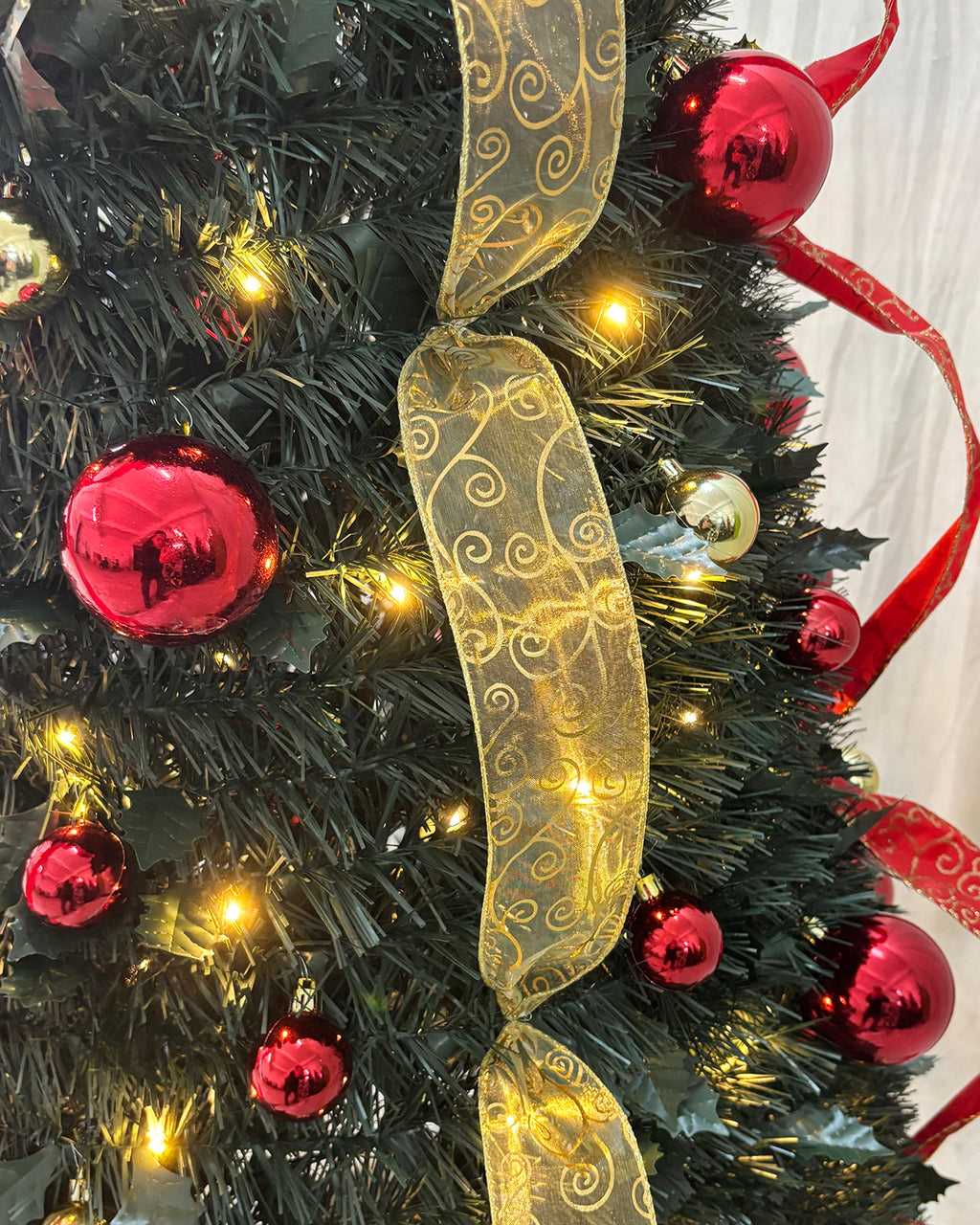 Pre-lit Tinsel with Decorative Baubles – Folding Christmas Tree 6FT – Q48660AL/RGN