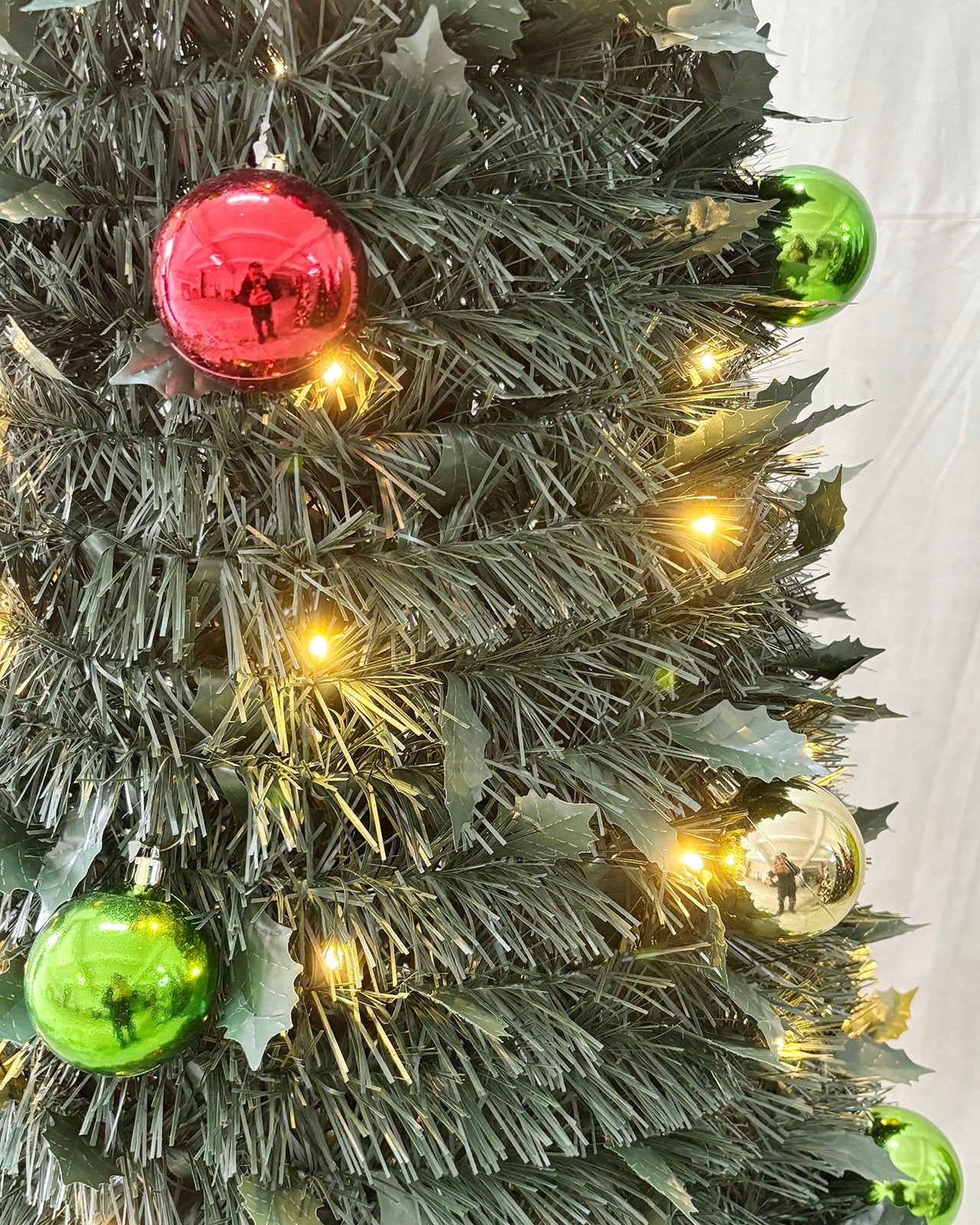 Pre-lit Tinsel with Decorative Baubles – Folding Christmas Tree 6FT – Q48660AL/RGN